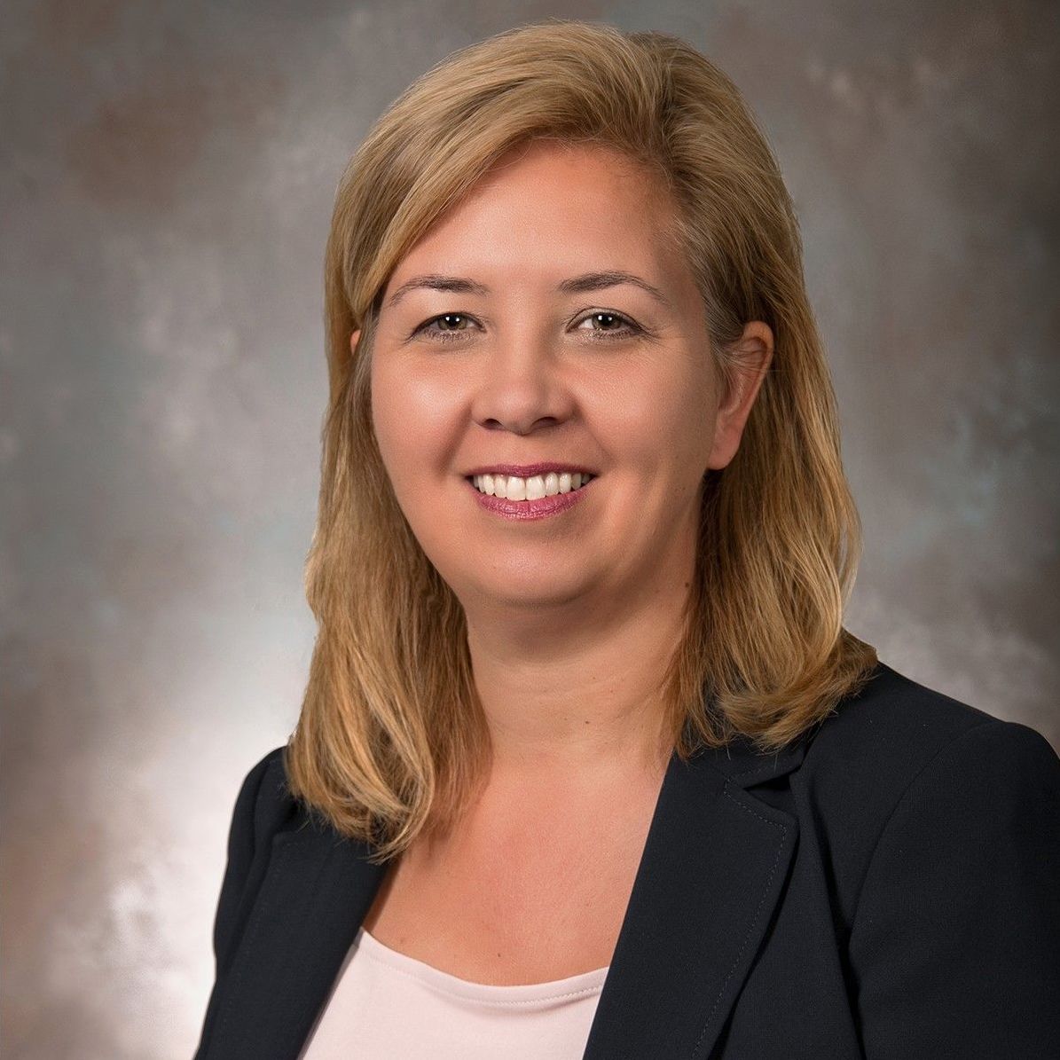 Headshot of Wendy Lishen.