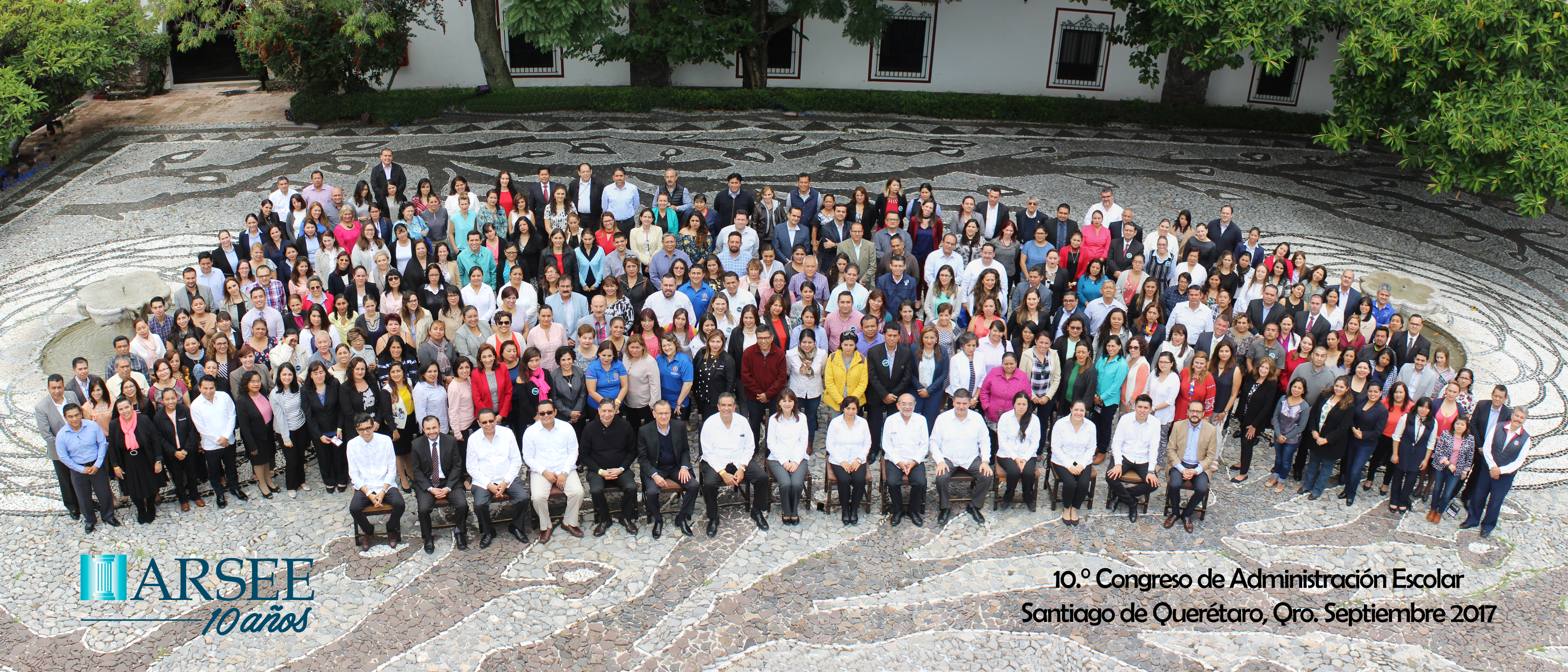 Group photo, from 2017, of the "Santiago de Querétaro" school administration.