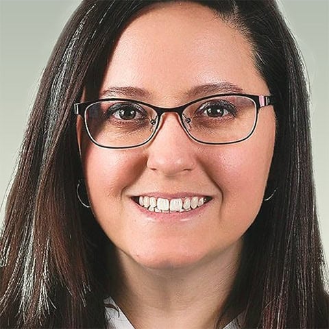 Portrait of a smiling woman wearing glasses
