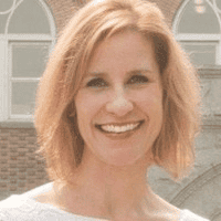 headshot of Erin Hays