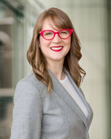 headshot of Robyn Parr