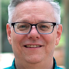 Portrait of a smiling man wearing glasses